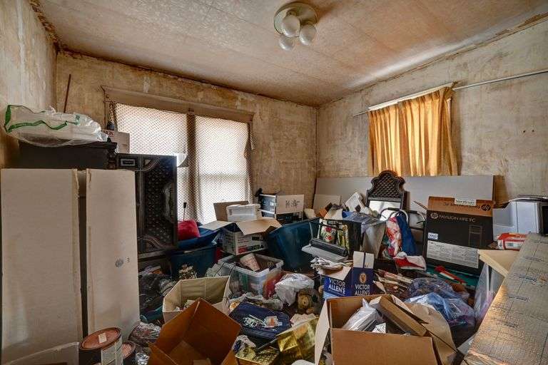 2-Story Home & Detached Garage