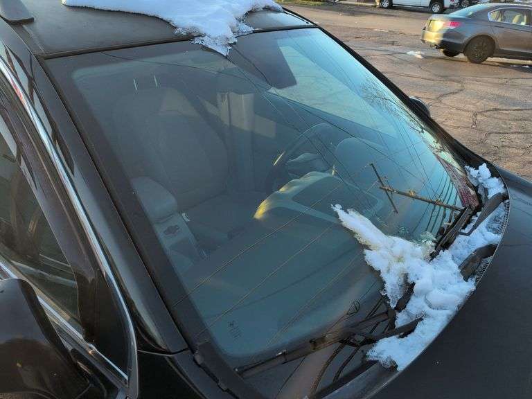 2008 Saturn Vue SW - showing 125,456 miles - runs good