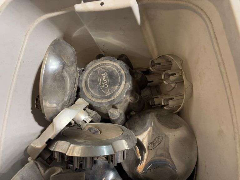 Tote of hub caps and parts -Saturn, Ford and more