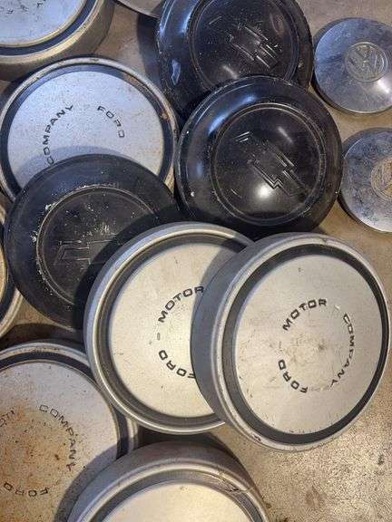 15+ hubcaps - see photos - GMC, Ford, Chevy, and Volkswagen