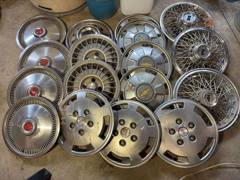 15+ hubcaps - see photos - Chevy, Pontiac, Mustang, and more