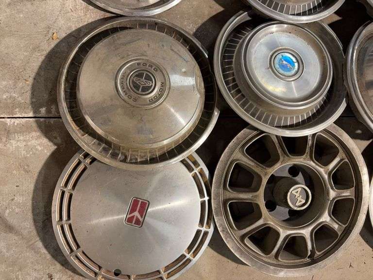 (15+) hub caps including Toyota, Pontiac and more