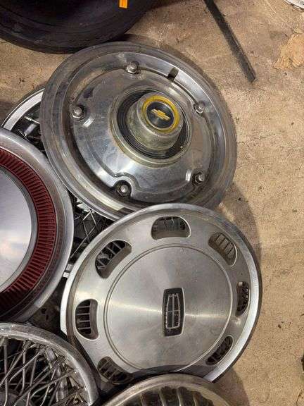 15+ hubcaps - see photos - Chevy, Buick, and more