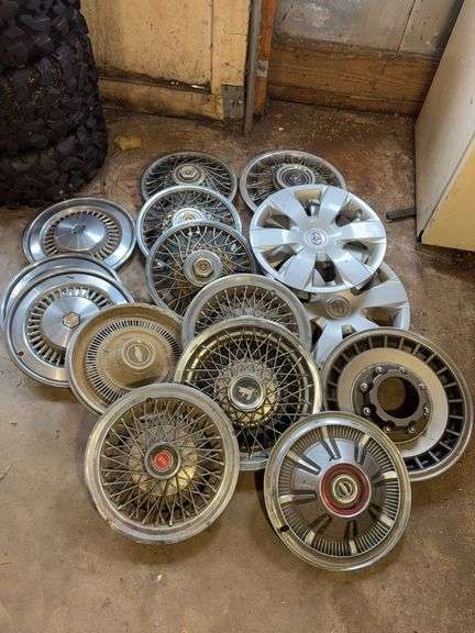 15+ hubcaps - see photos - Chevy, Toyota, and more