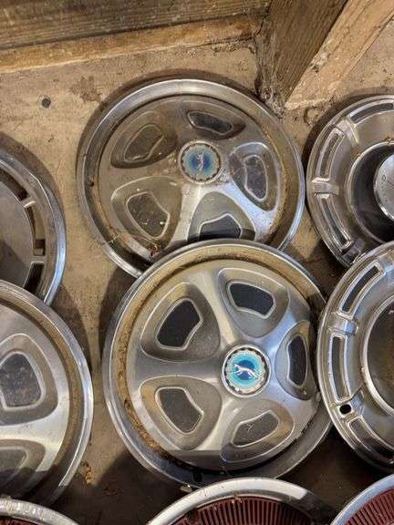 15+ hubcaps - see photos - Buick, Pontiac, Ford, and more