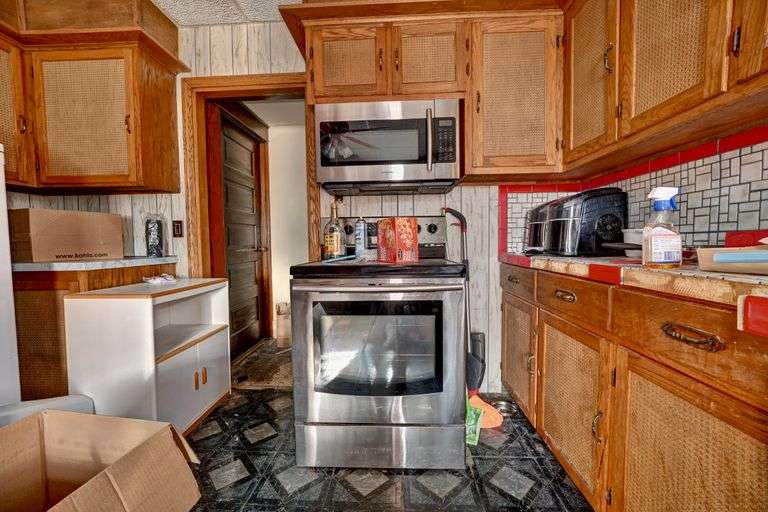 2-Story Home & Detached Garage