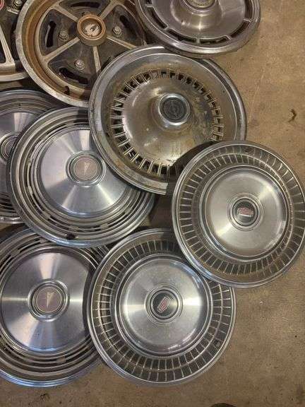 15+ hubcaps - see photos - Pontiac, Thunderbird, Chevy, and more