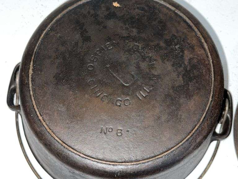 OBRIEN AND OBRIEN CAST IRON DUTCH OVEN W/LID