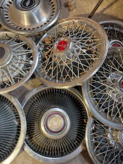 15+ hubcaps - see photos - Chevy, Pontiac, and more