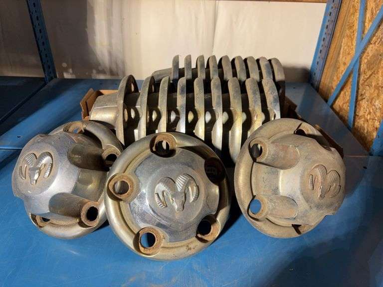 (21) Ram hub cap covers