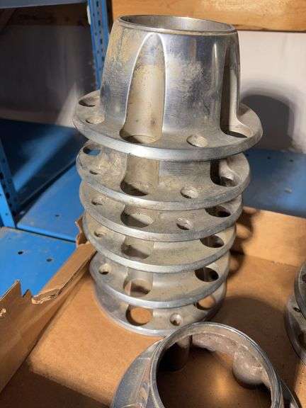 (17) Ford hub cap covers