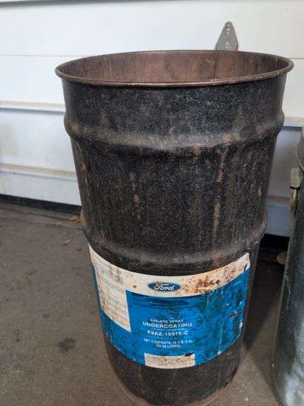 Galvanized steel trash can and metal barrel