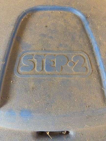 Step-2 trash can on wheels