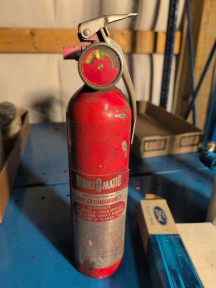 Fire extinguisher and (2) synthetic refrigerant containers and 2 Ford side marker lamps