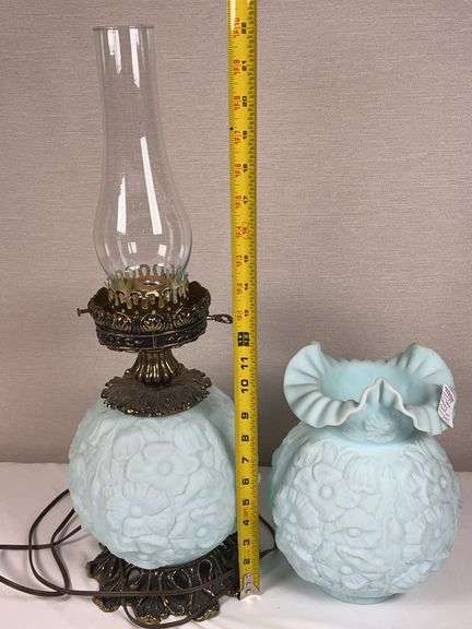 Fenton gone with the wind, milk glass, poppy lamp.