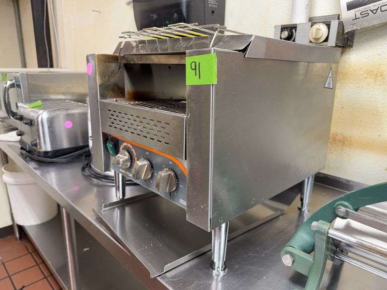 Toaster with conveyor