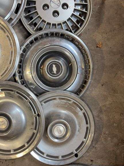 15+ hubcaps - see photos - Chevy, Pontiac, and more