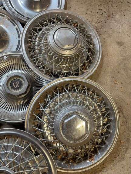 15+ hubcaps - see photos - Chevy, Pontiac, and more