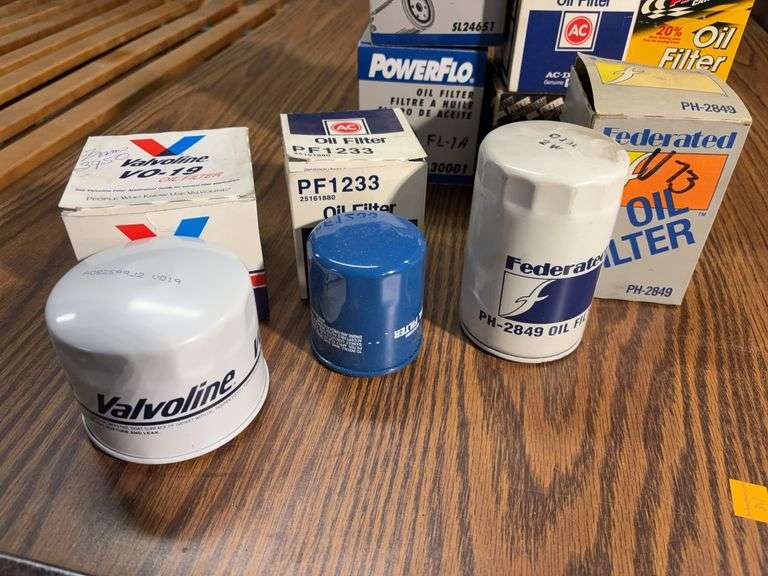 Flat of miscellaneous oil filters - see photos