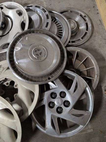 15+ hubcaps - Cadillac, Chevy, Pontiac, and others