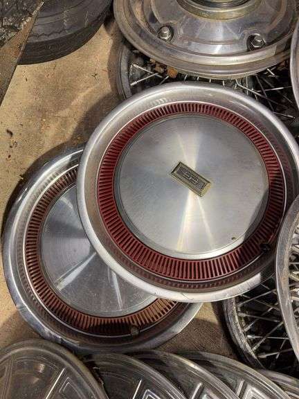 15+ hubcaps - see photos - Chevy, Buick, and more