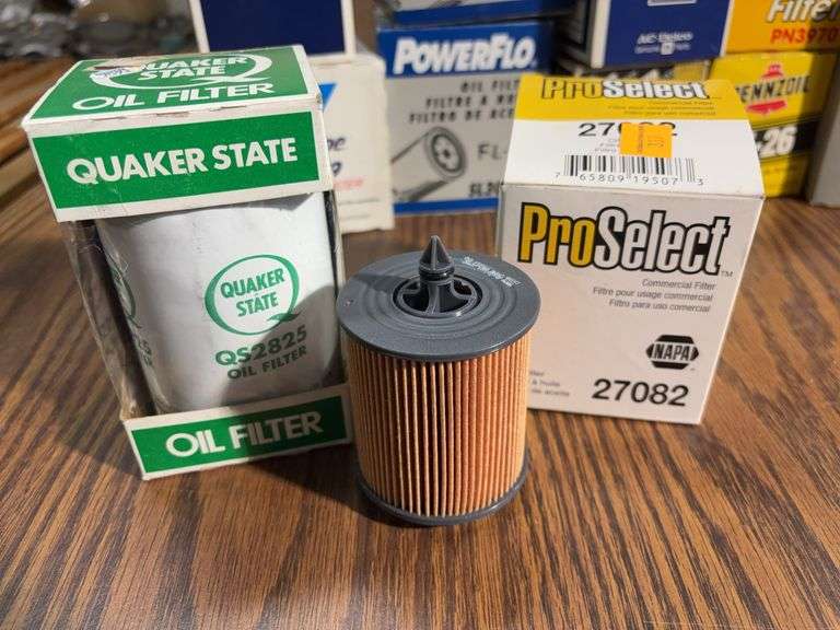 Flat of miscellaneous oil filters - see photos