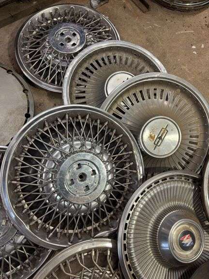 15+ hubcaps - see photos - Buick, Pontiac, Mazda, and more