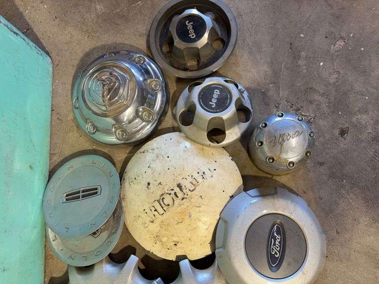 Large tote of miscellaneous hub caps and parts -Jeep, Lincoln, Ford and more