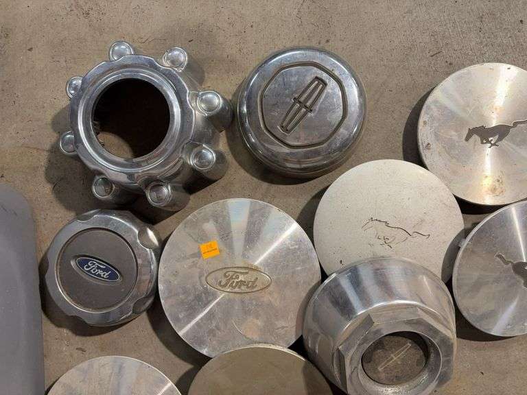 Tote of hubcaps/center caps - mostly Ford