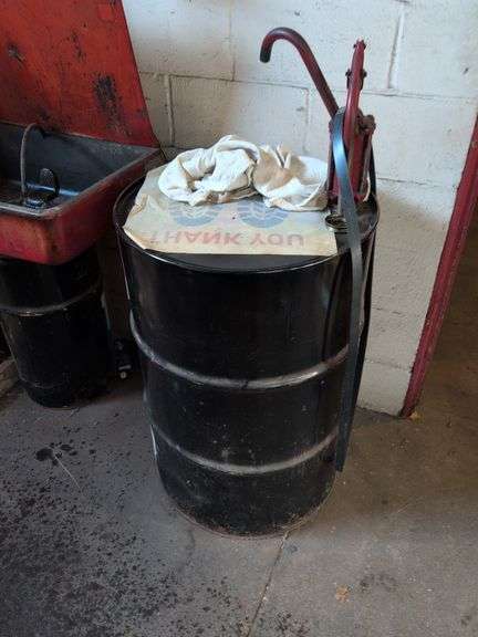 55 gallon drum with pump - appears empty
