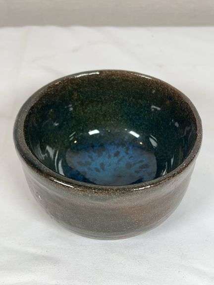 SMALL POTTERY BOWL