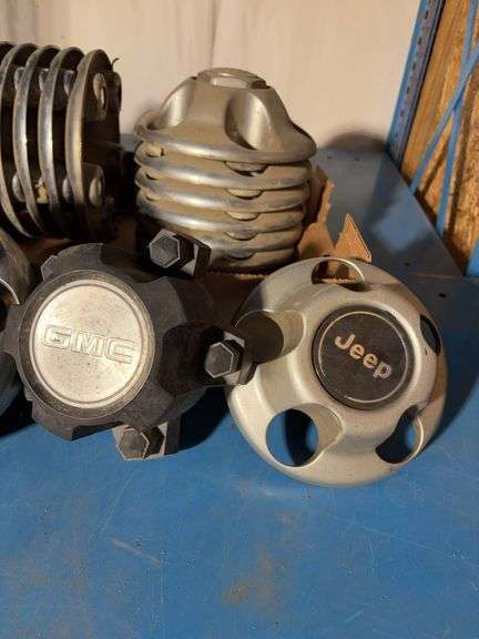 (20) Jeep and Ram hub cap covers