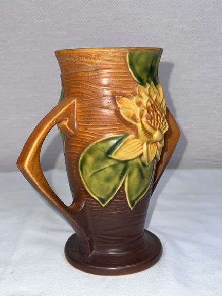 ROSEVILLE WATER LILLY POTTERY VASE 72-6