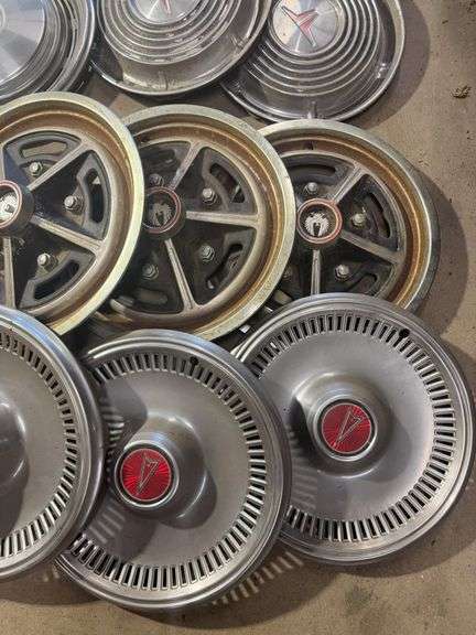 15+ hubcaps - see photos - Pontiac, Thunderbird, Chevy, and more