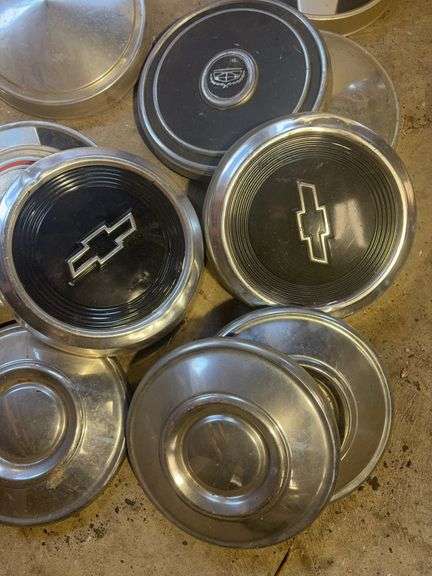 15+ hubcaps - see photos - Chevy, Ford, and more