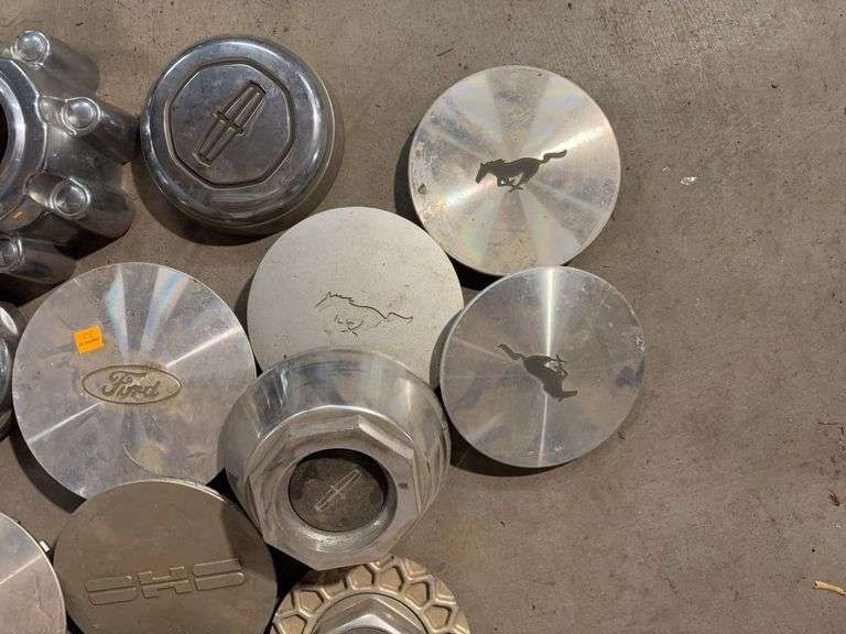 Tote of hubcaps/center caps - mostly Ford