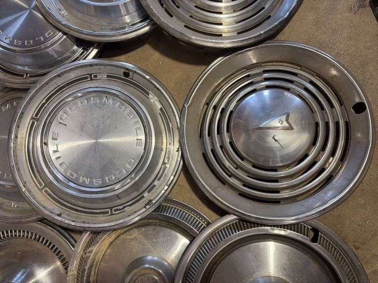 15+ hubcaps - see photos - Oldsmobile, Pontiac, Buick, and more
