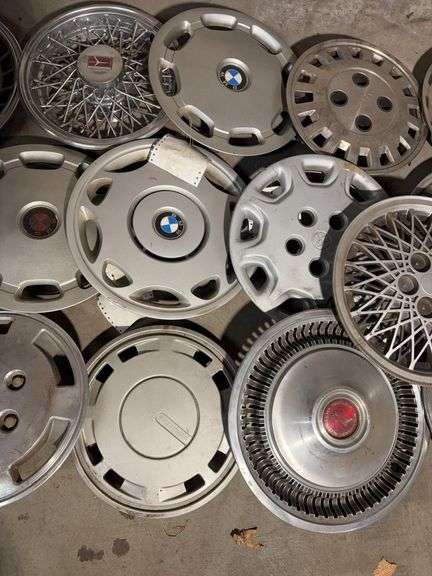 (15+) hubcaps including BMW, Pontiac, and more