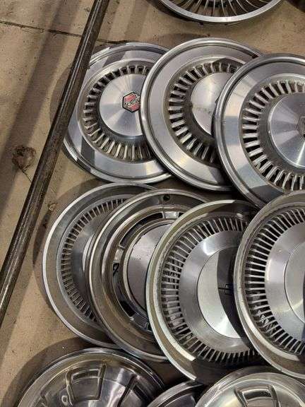 15+ hubcaps - see photos - Buick, Caprice, and more