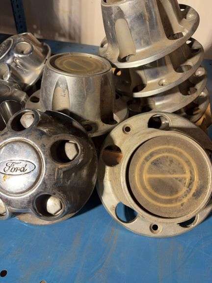 (13) Ford hub cap covers