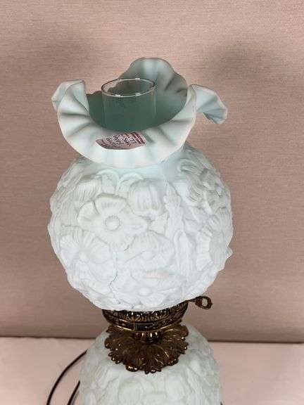 Fenton gone with the wind, milk glass, poppy lamp.