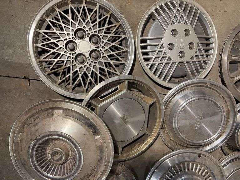 (15+) hub caps including Toyota, Pontiac and more