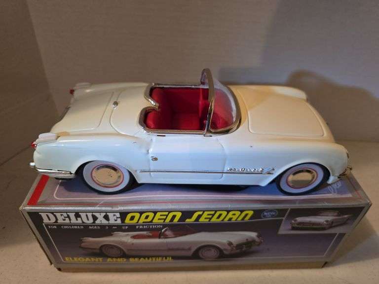 DELUXE OPEN SEDAN METAL FRICTION CAR WITH BOX