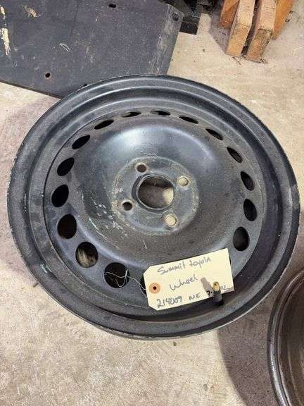 (4) miscellaneous wheel rims - 13", 14", 15" Toyota, and 17"