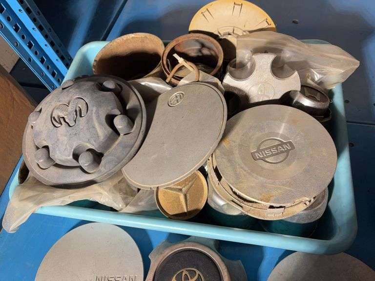 Tote of hub caps and parts, Jeep, Nissan, Toyota and more