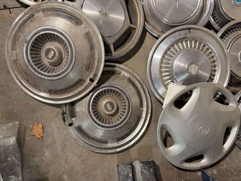 (15+) hub caps including Toyota, Pontiac and more