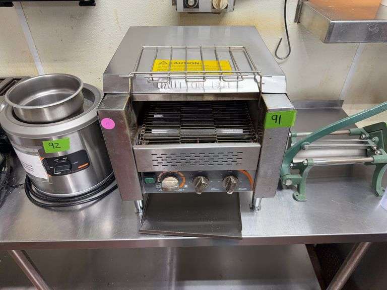 Toaster with conveyor