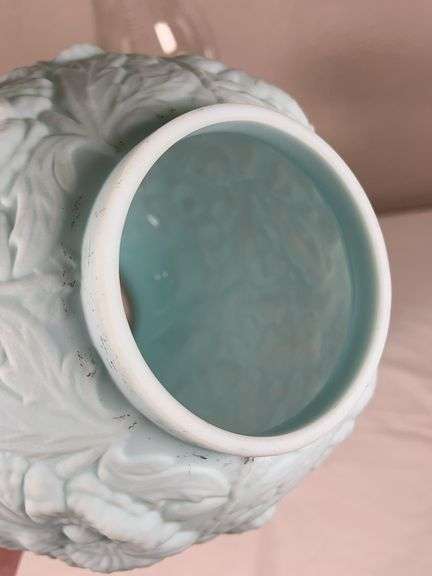 Fenton gone with the wind, milk glass, poppy lamp.