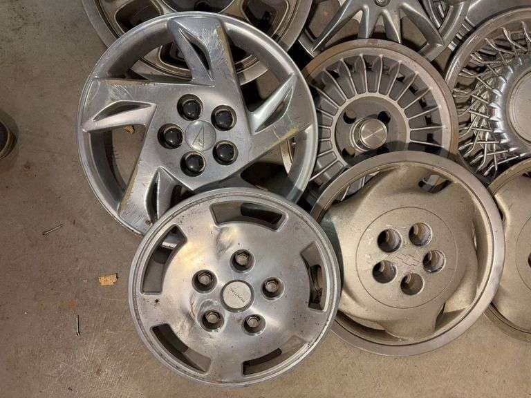 (15+) hub caps including Chevy, Toyota and more