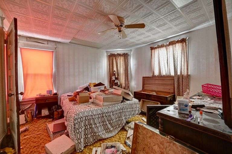 2-Story Home & Detached Garage